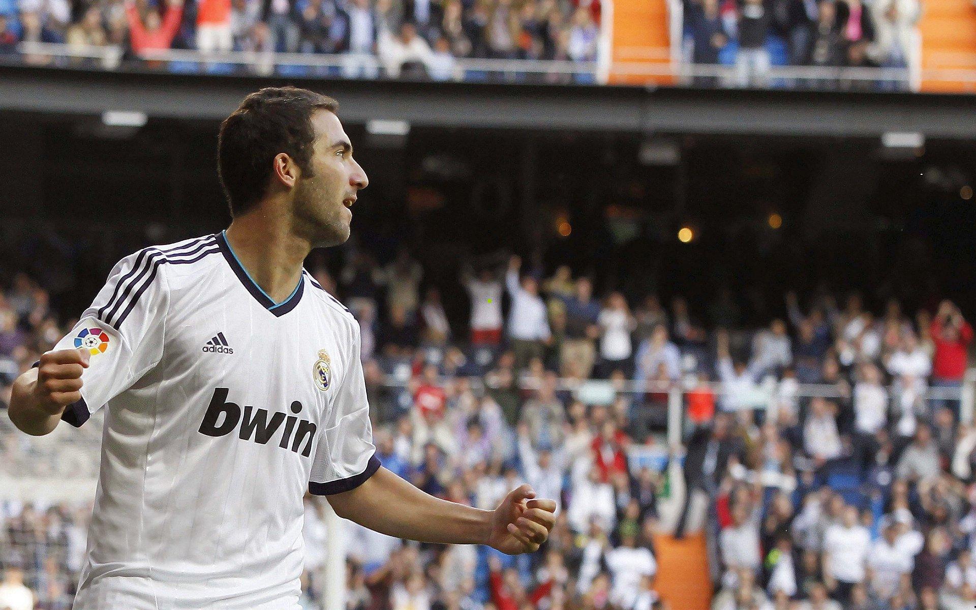 前球星皮斯切达深度评价塔瓦雷斯比赛中的精彩发挥