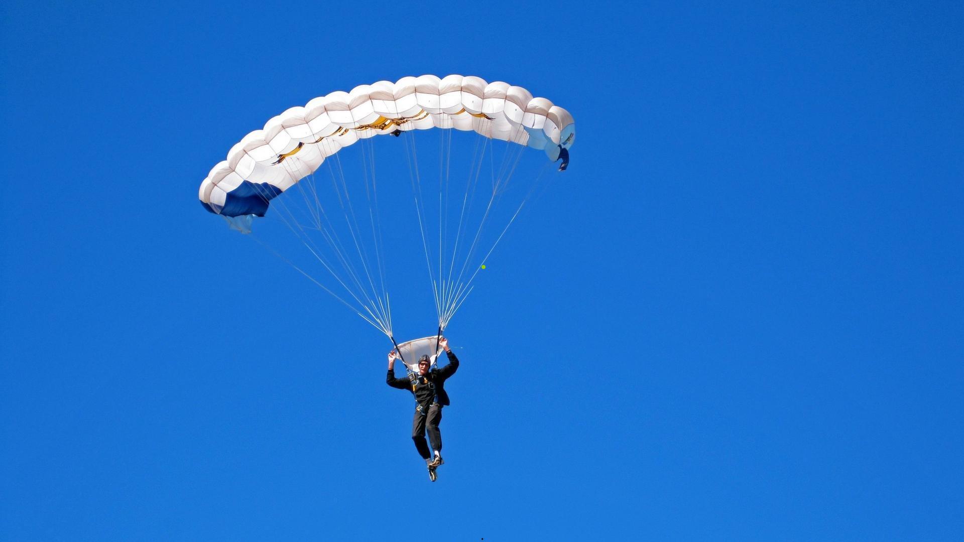 kaiyun·(中国)官方网站-奥运冠军何雯娜力挺王者荣耀国际城市邀请赛，跨界助阵电竞盛事